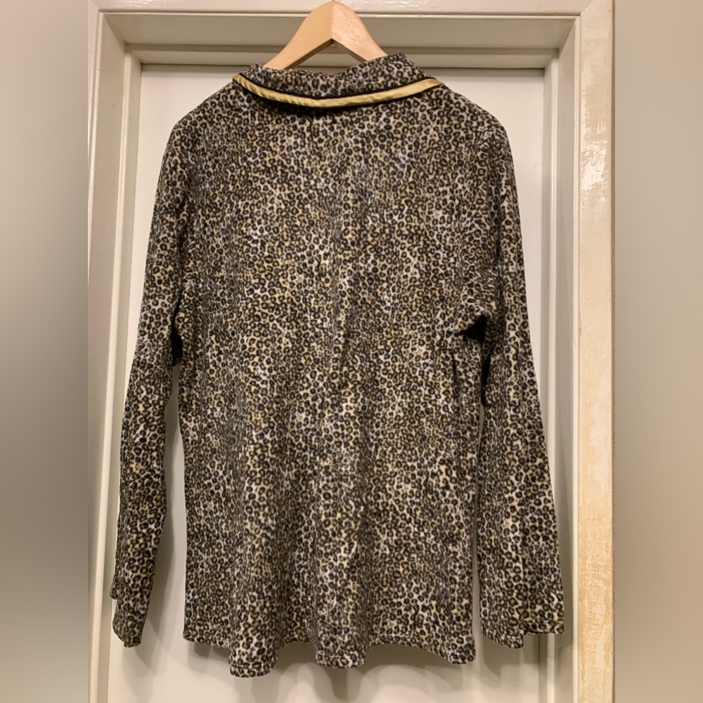 🦁✨ Feline Fabulous in LizWear Leopard Print Pajama Set! ✨🦁 - Picture 6 of 12